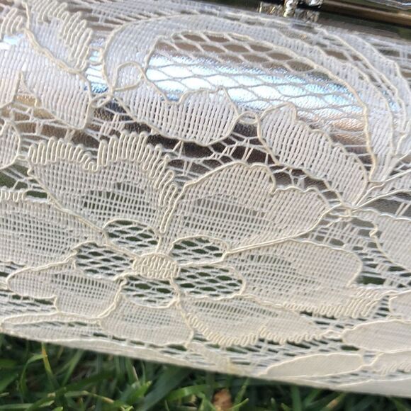 Lace silver white clutch rhinestone hard case shoulder /hand bag long chain.